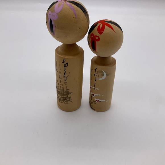 TWO VINTAGE WOOD JAPANESE KOKESHI DOLLS - Picture 3 of 13